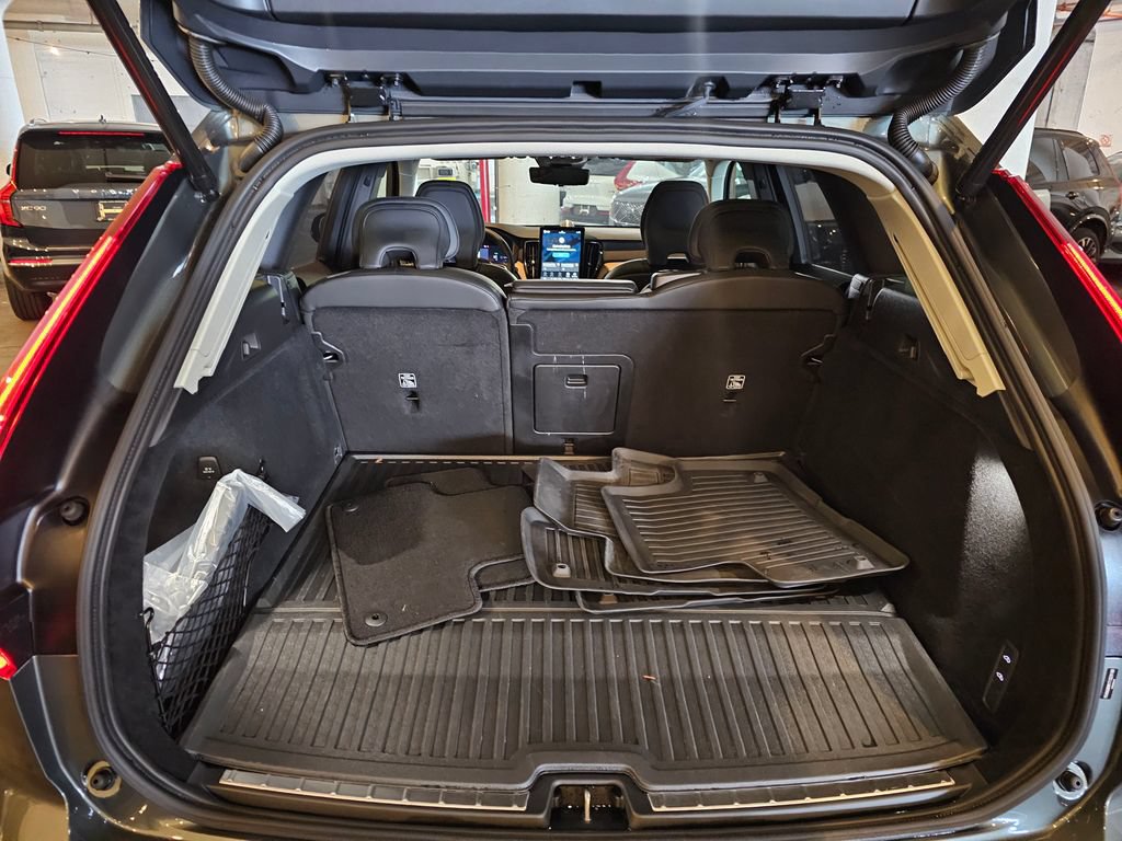 Certified 2026 Volvo XC60 T8 Ultra AWD/4WD image 8