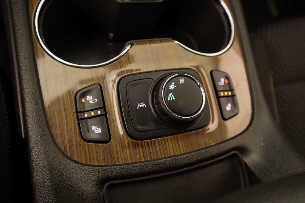 Used 2023 GMC Acadia SLE w/ Driver Convenience Package image 7