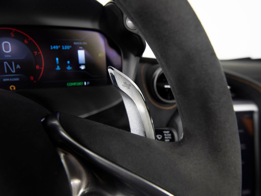 Used 2024 McLaren 750S Spider RWD image 17
