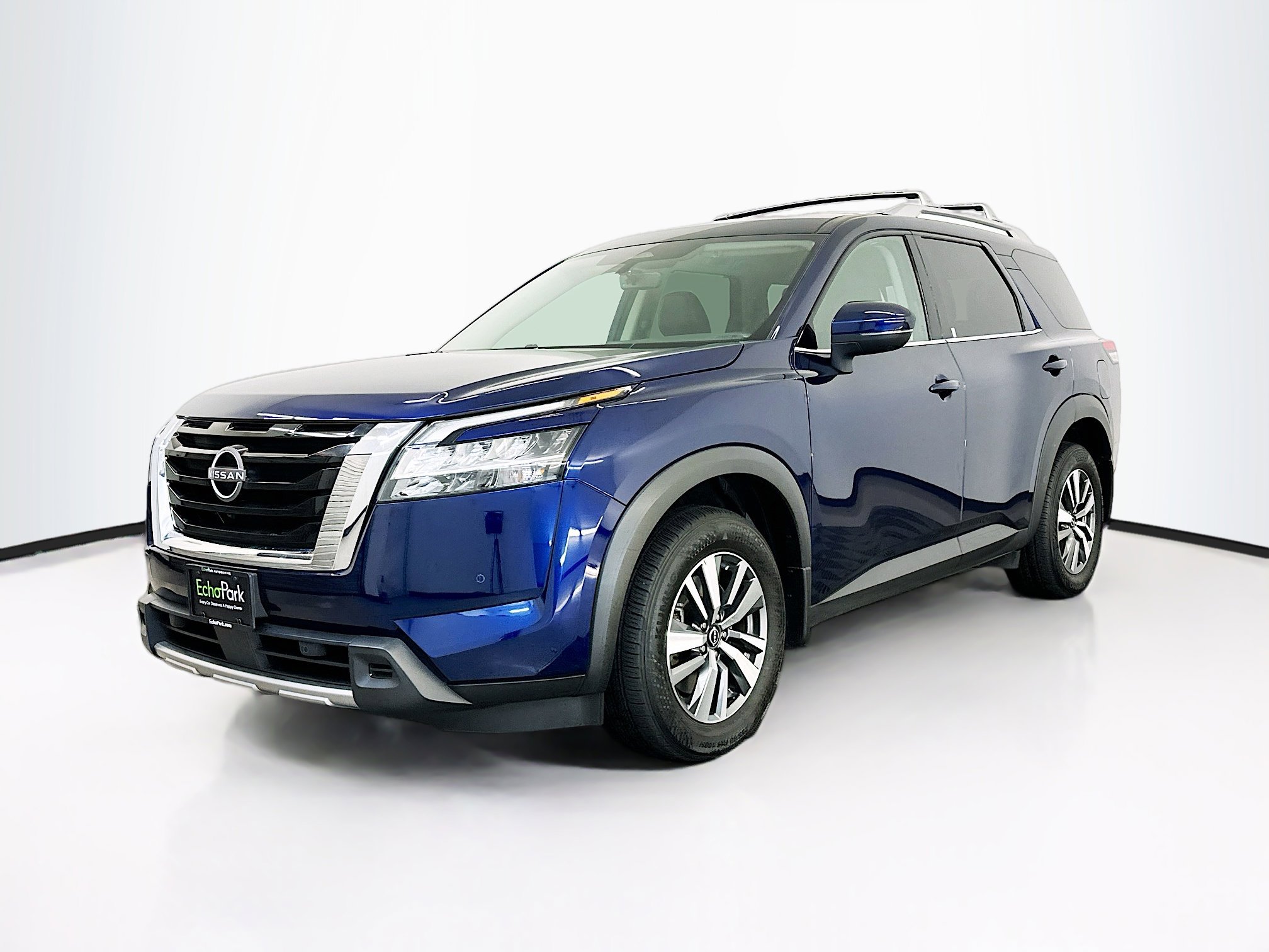 Used 2024 Nissan Pathfinder SL image 3