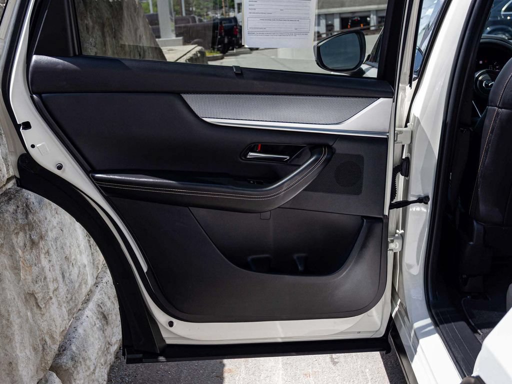 Used 2025 MAZDA CX-70 Plug-In Hybrid w/ Premium Pkg AWD/4WD image 14