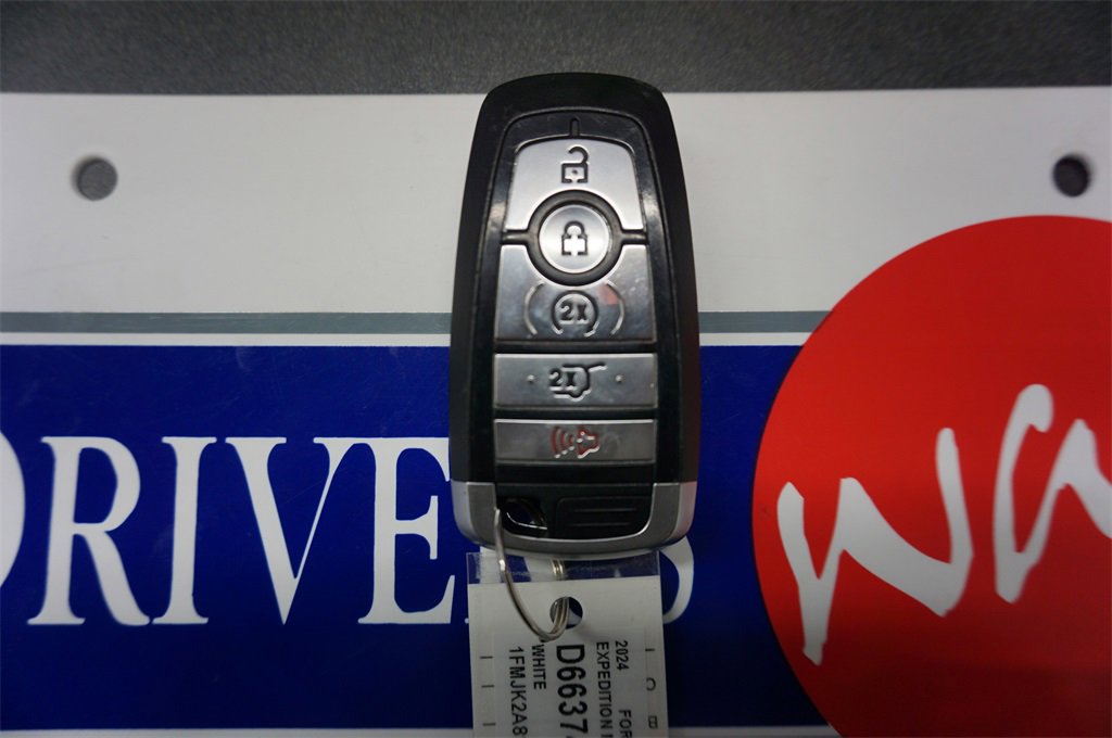 Used 2024 Ford Expedition Max Limited image 22