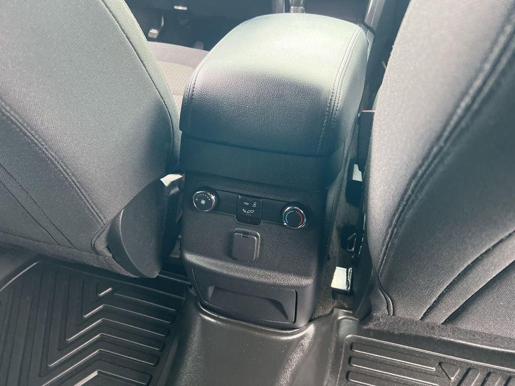 Used 2018 Ford Explorer XLT image 19