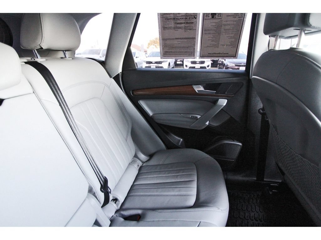 Used 2022 Audi Q5 2.0T Premium Plus w/ Premium Plus Package AWD/4WD image 12
