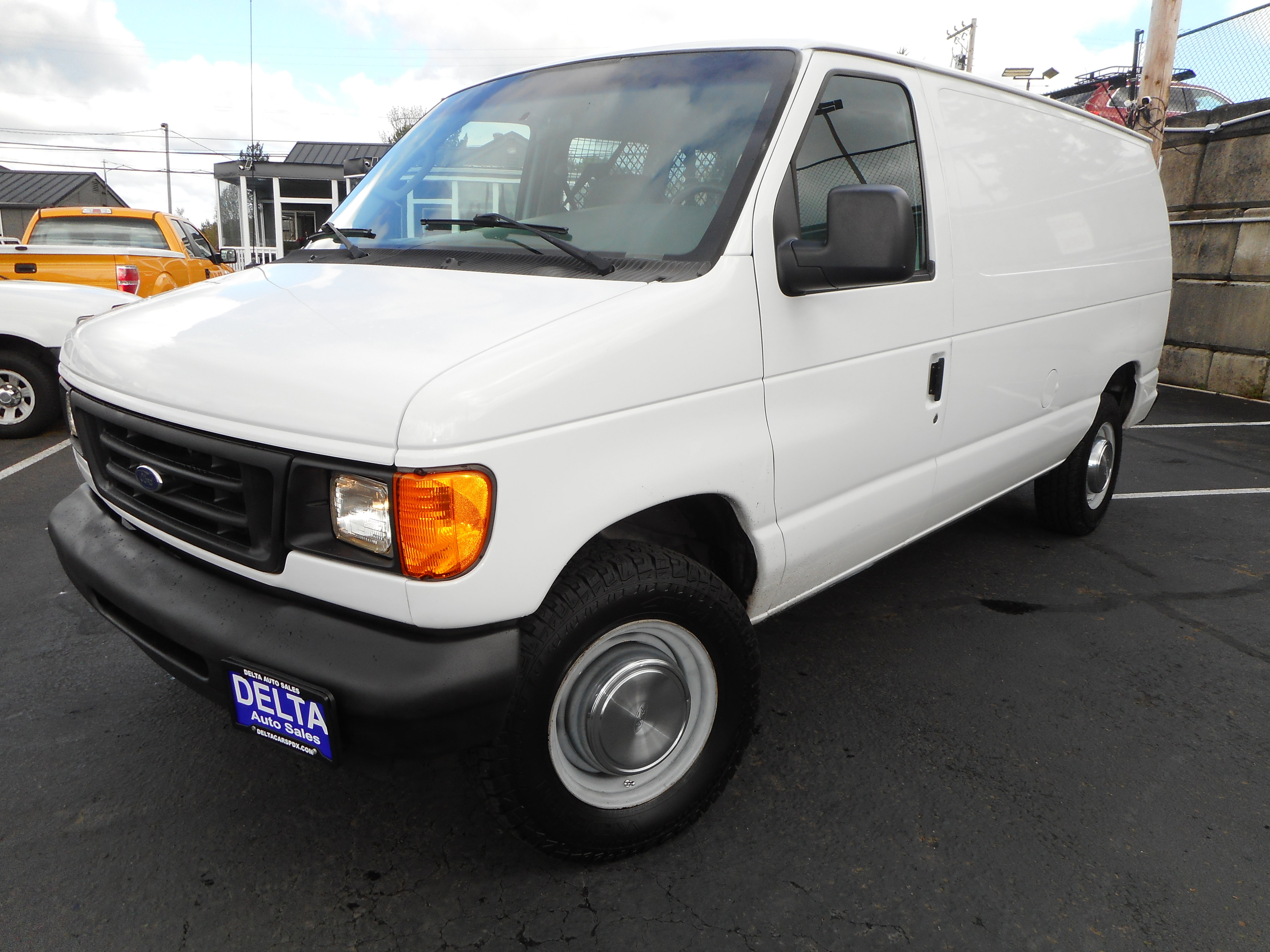 Used 2006 Ford E-250 and Econoline 250 RWD image 4