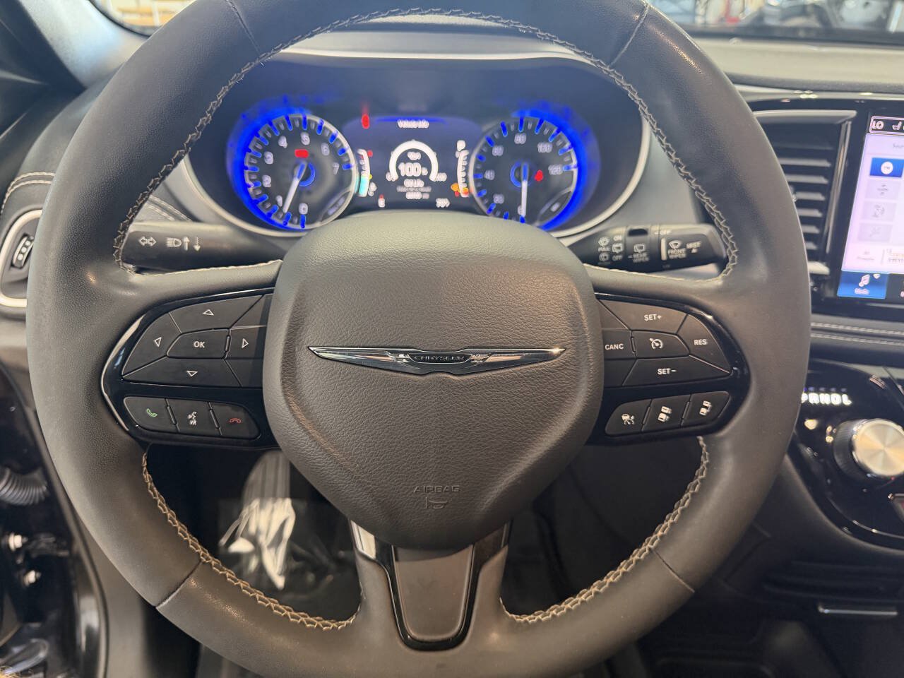 Used 2022 Chrysler Pacifica Touring FWD image 15