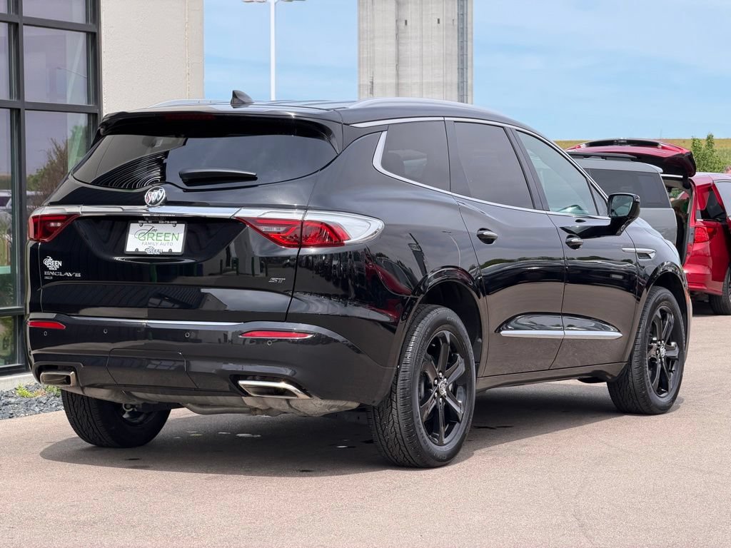 Used 2024 Buick Enclave Essence w/ Sport Touring Edition AWD/4WD image 5