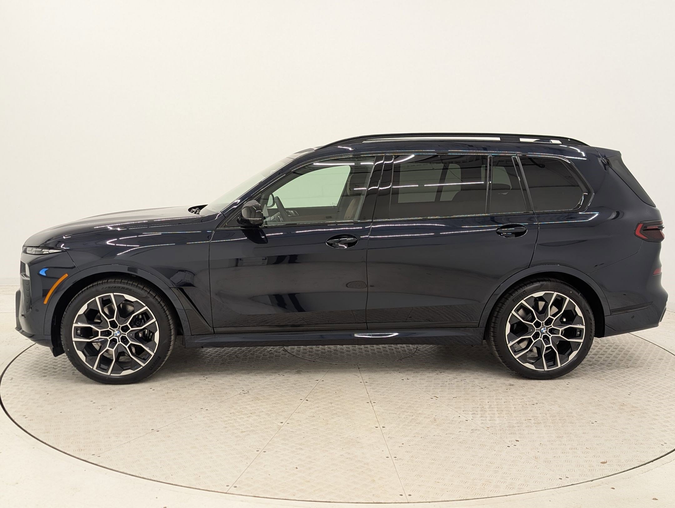 New 2026 BMW X7 M60i image 2