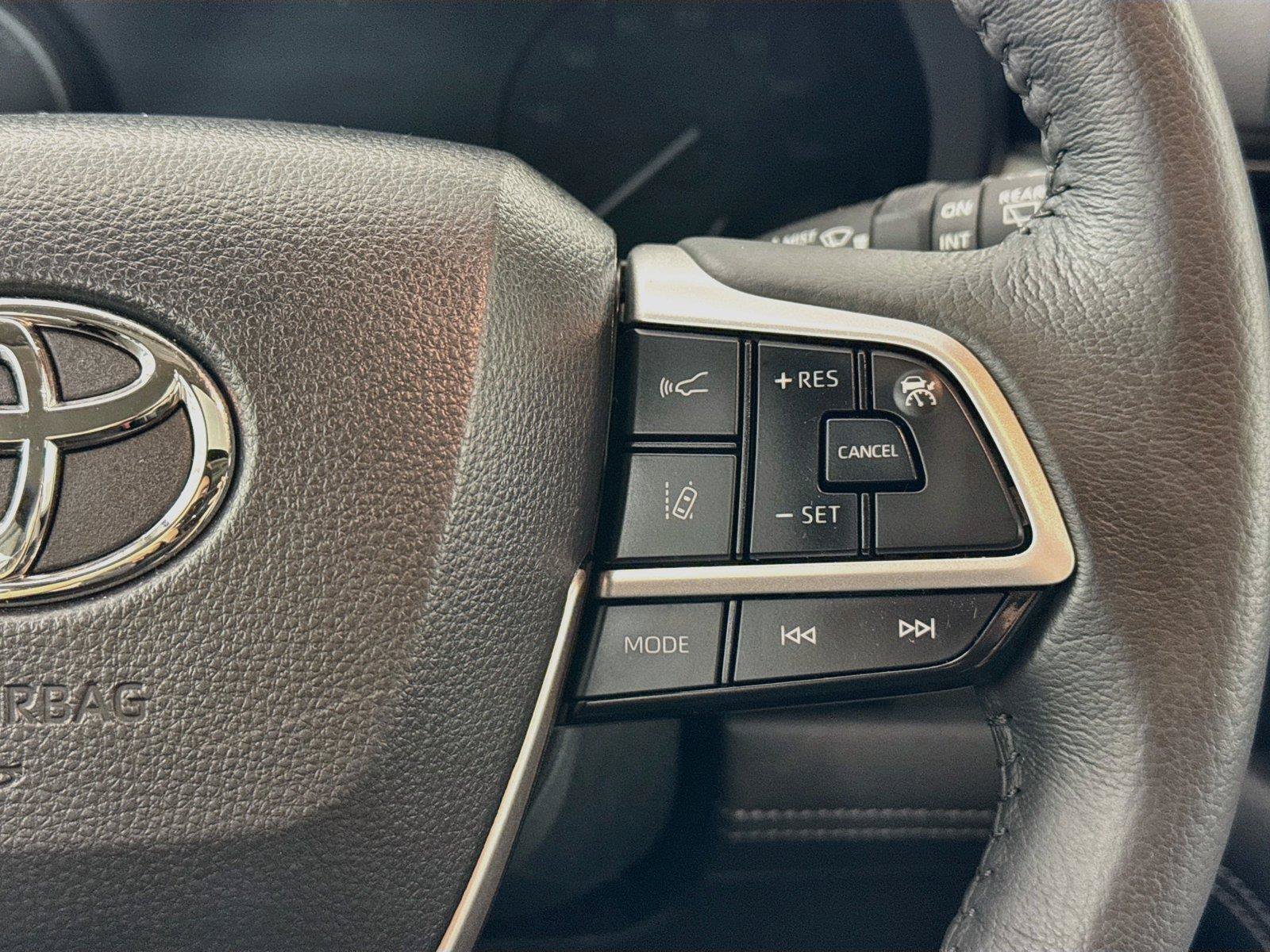 Certified 2026 Toyota Sienna XLE FWD image 20