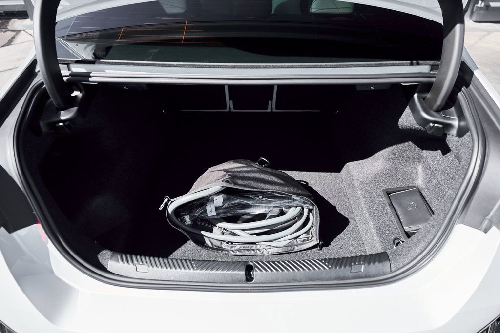 Used 2026 BMW 550e xDrive image 17