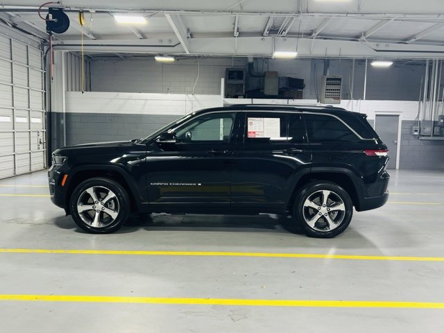 Used 2023 Jeep Grand Cherokee 4WD 4xe w/ Luxury Tech Group II image 19