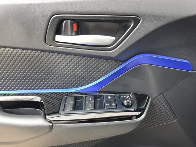 Used 2021 Toyota C-HR XLE FWD image 24