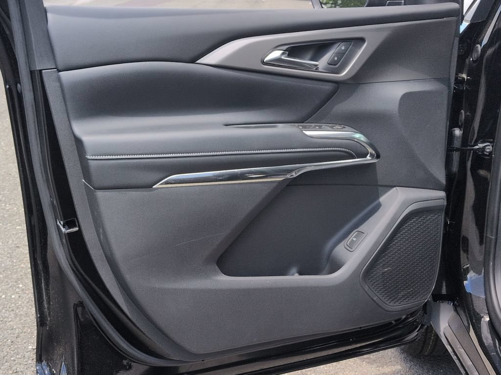New 2026 Chevrolet Traverse LT w/ Driver Confidence Package FWD image 31