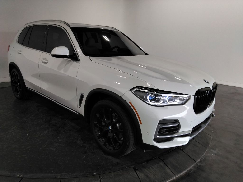 Used 2022 BMW X5 xDrive40i w/ Executive Package image 4