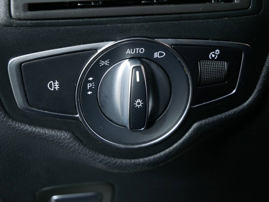 Used 2020 Mercedes-Benz GLC 300 4MATIC image 24