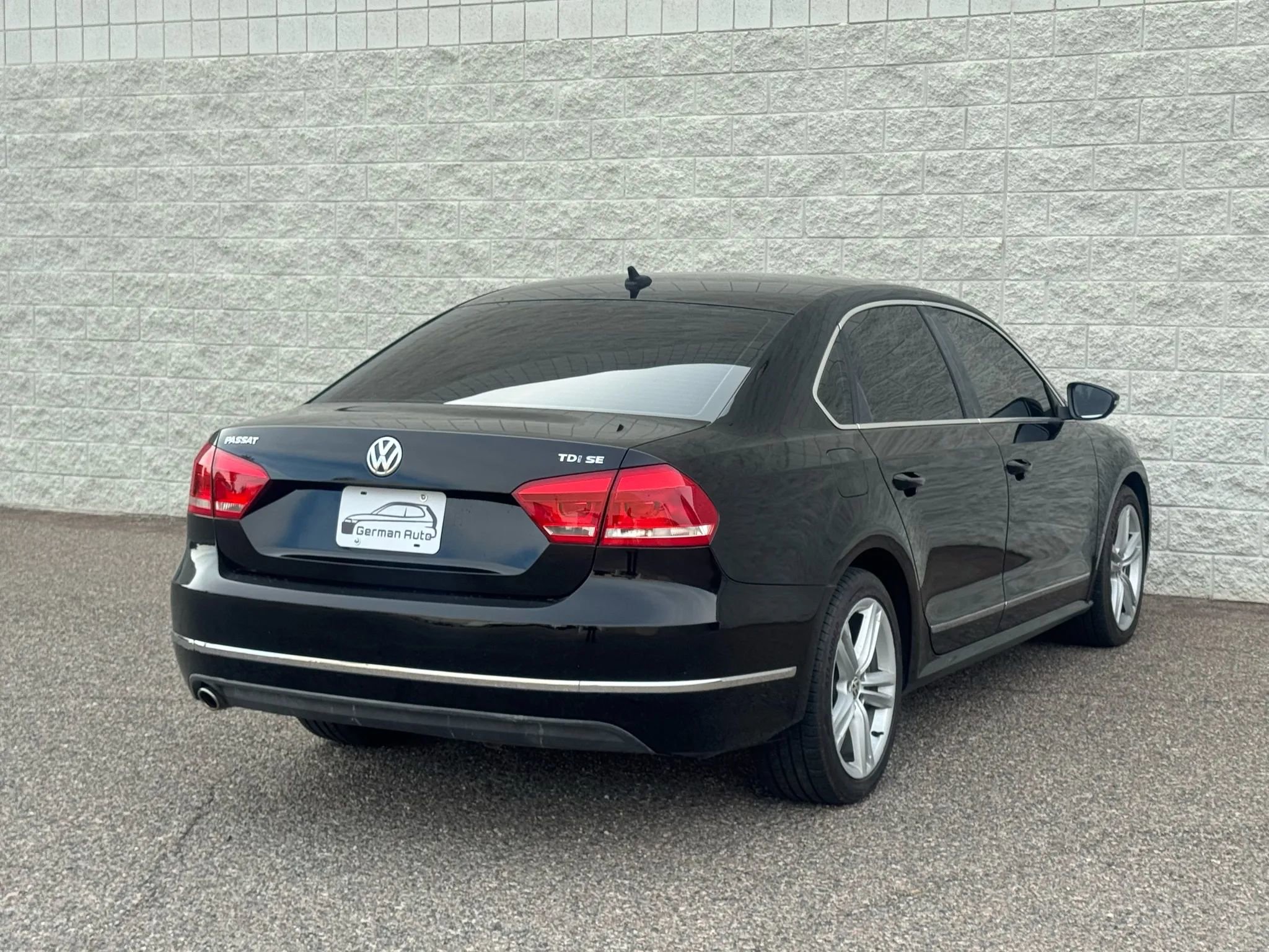 Used 2012 Volkswagen Passat TDI SE image 5