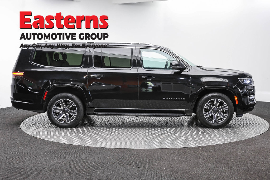 Used 2024 Jeep Wagoneer L Series II RWD image 5