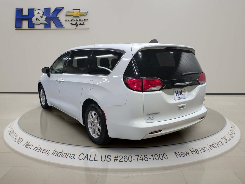 Used 2023 Chrysler Voyager LX FWD image 4