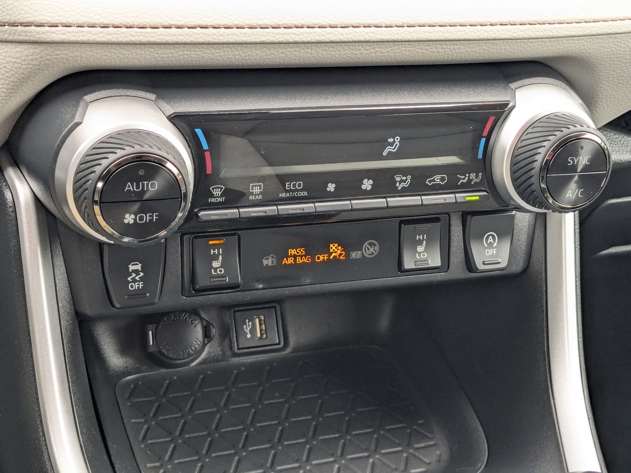 Used 2023 Toyota RAV4 XLE Premium image 22