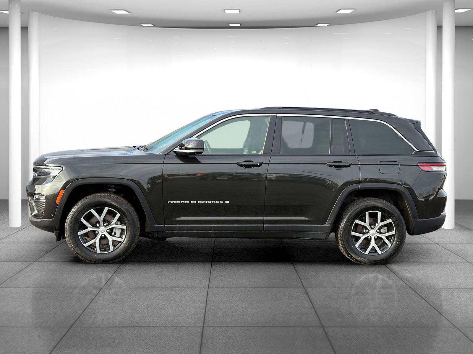 Used 2024 Jeep Grand Cherokee Limited w/ Luxury Tech Group II image 4