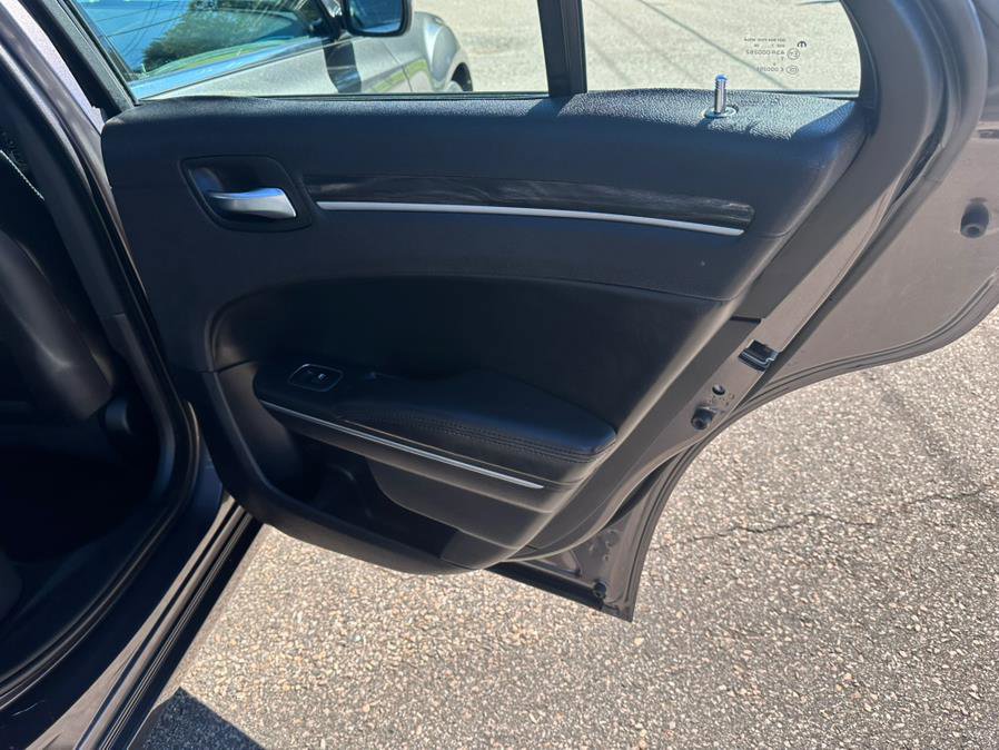 Used 2017 Chrysler 300 Limited w/ Value Package image 17