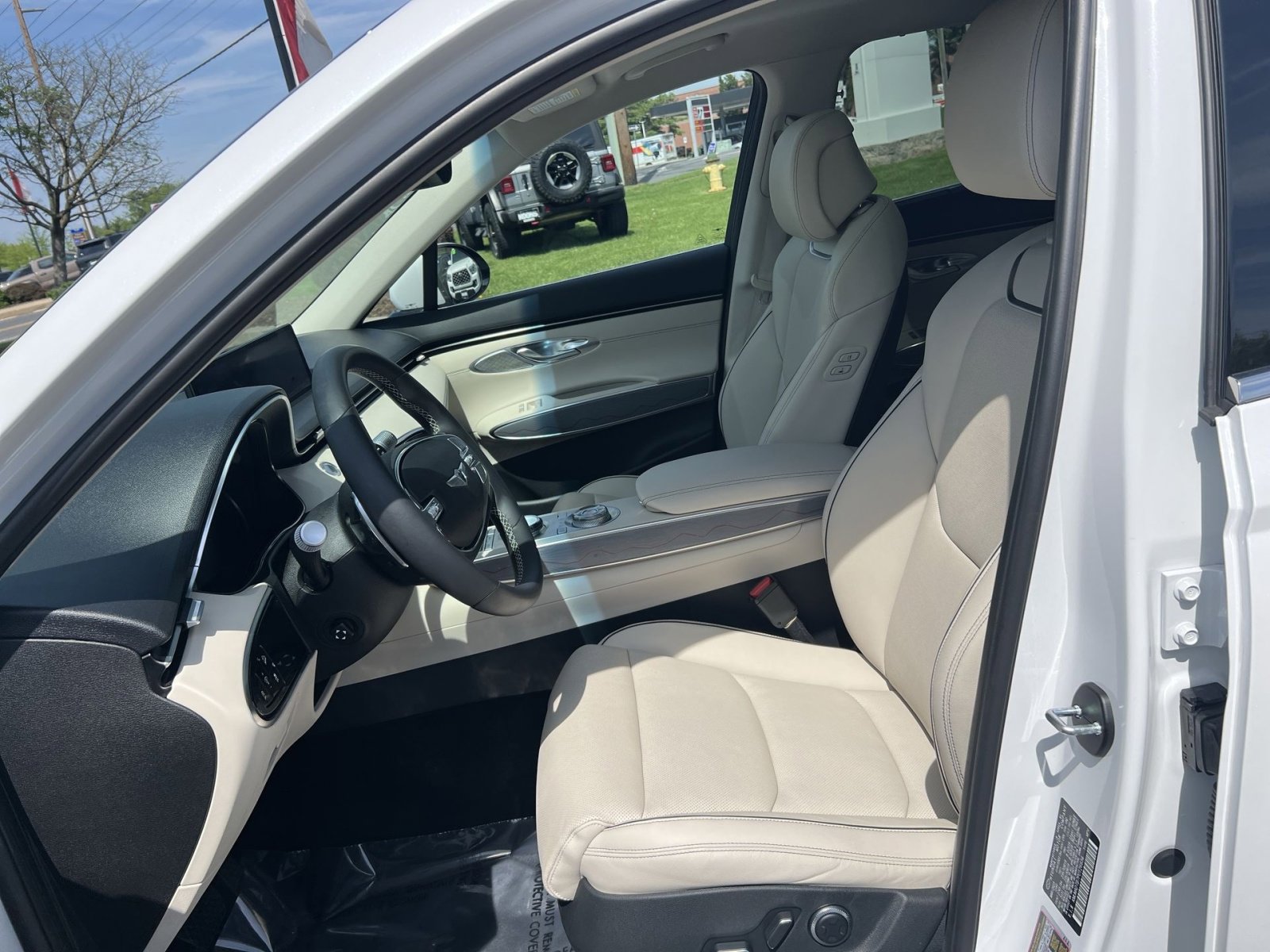 Used 2023 Genesis GV70 2.5T w/ Advanced Package image 21