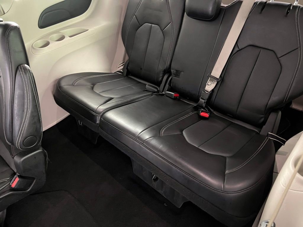Used 2024 Chrysler Pacifica Touring-L image 28