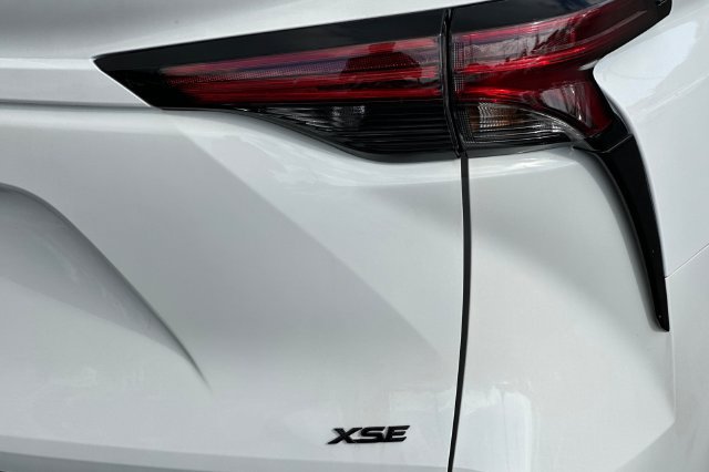 Certified 2026 Toyota Sienna XSE AWD/4WD image 35