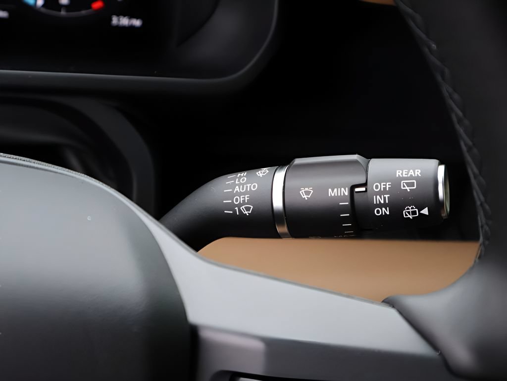 New 2026 Land Rover Defender 110 X-Dynamic SE AWD/4WD image 32