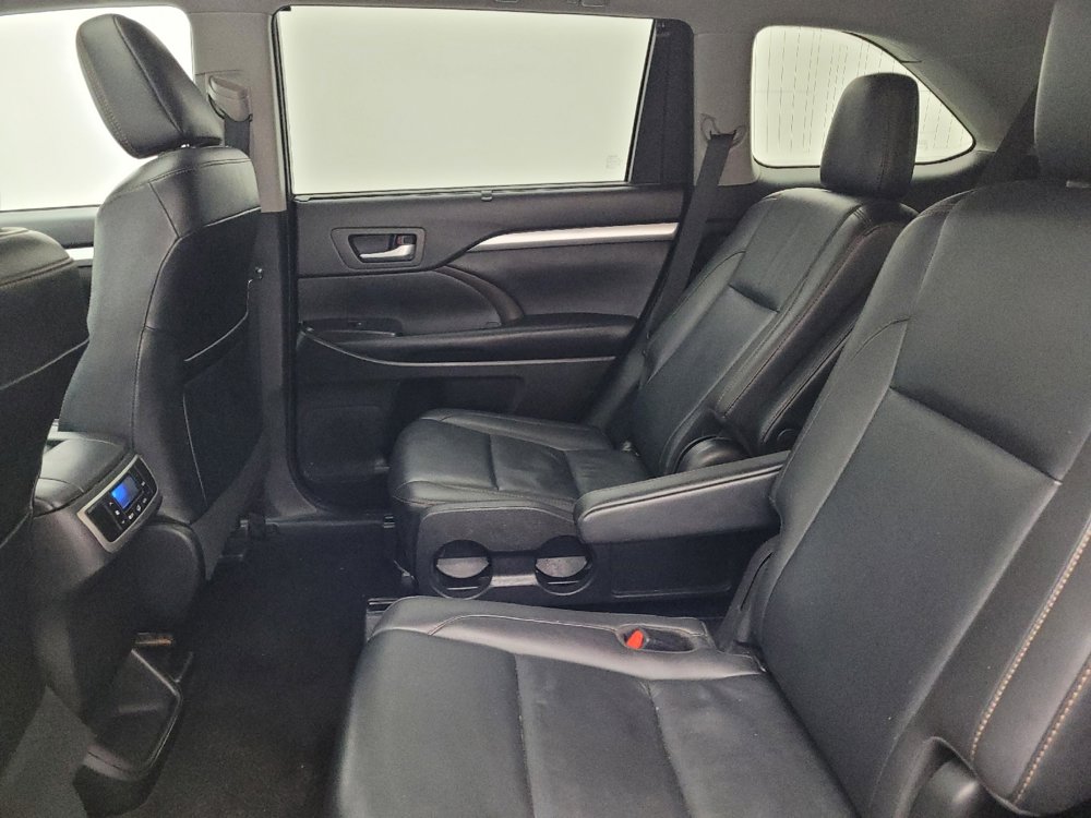 Used 2019 Toyota Highlander XLE AWD/4WD image 18
