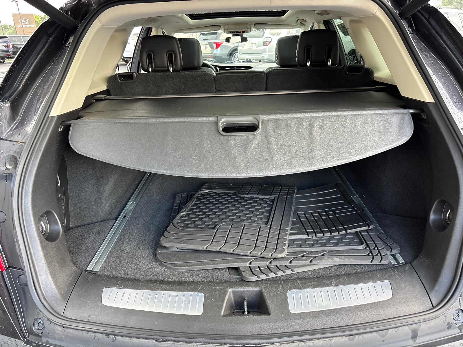 Used 2018 Cadillac XT5 Luxury w/ Driver Awareness Package FWD image 9