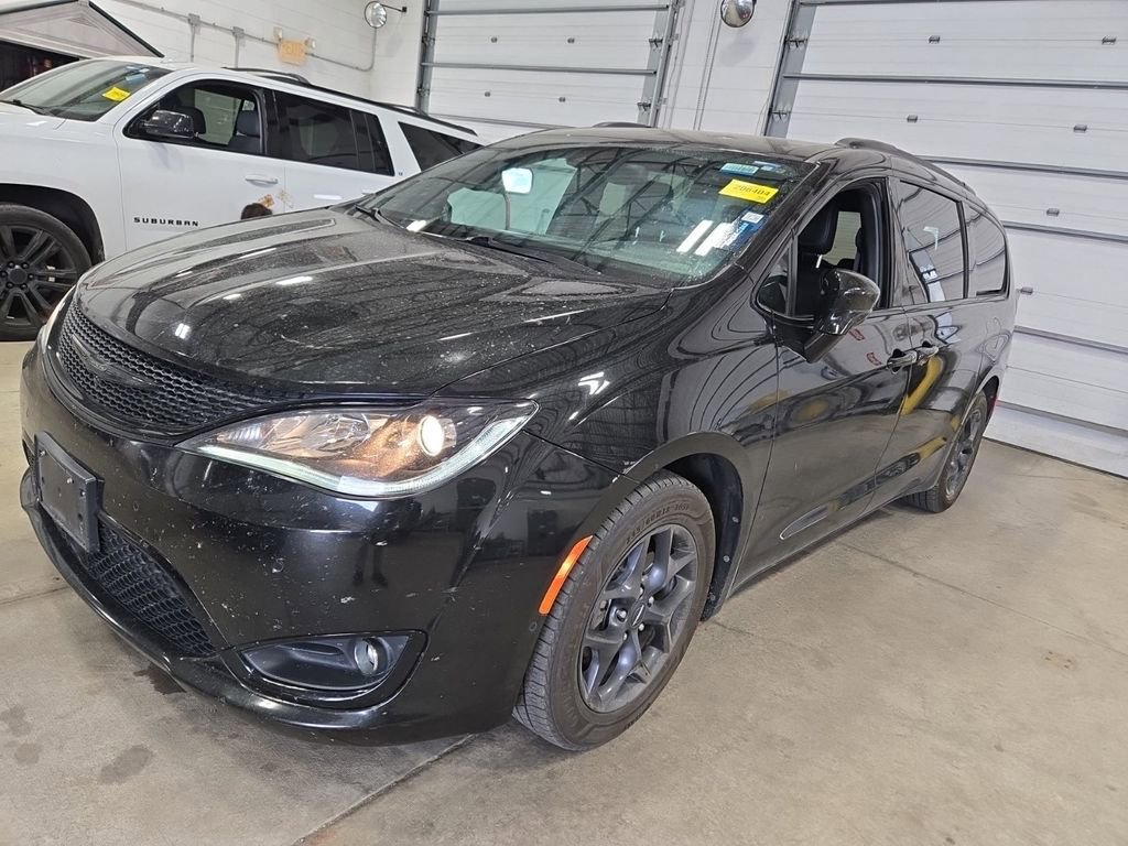 Used 2019 Chrysler Pacifica Touring-L Plus w/ Advanced Safetytec Group FWD image 1