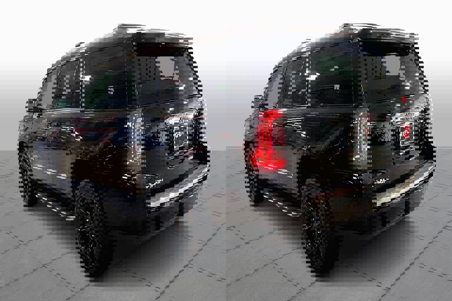 Used 2019 GMC Yukon Denali w/ Open Road Package image 12