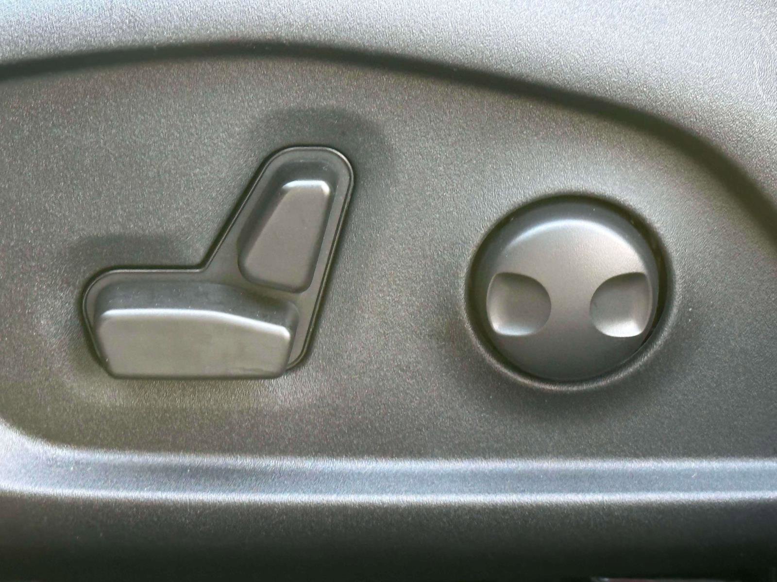 Used 2023 Jeep Compass Limited w/ Elite Group image 16