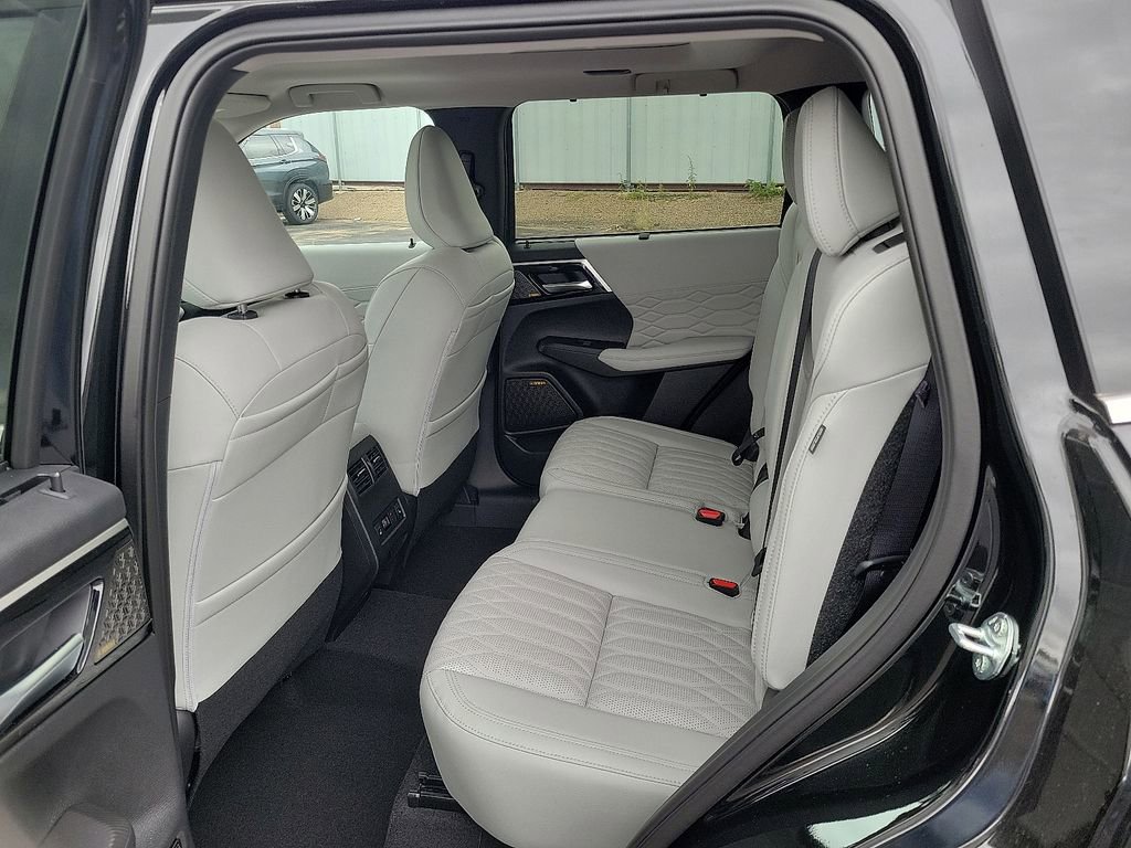 New 2025 Mitsubishi Outlander AWD image 7