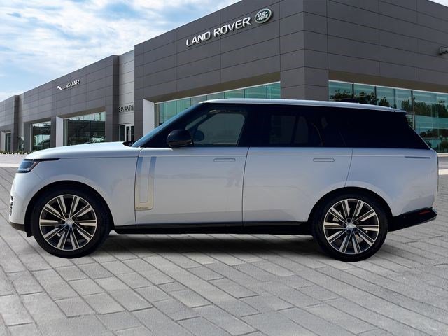 Used 2024 Land Rover Range Rover Autobiography AWD/4WD image 2