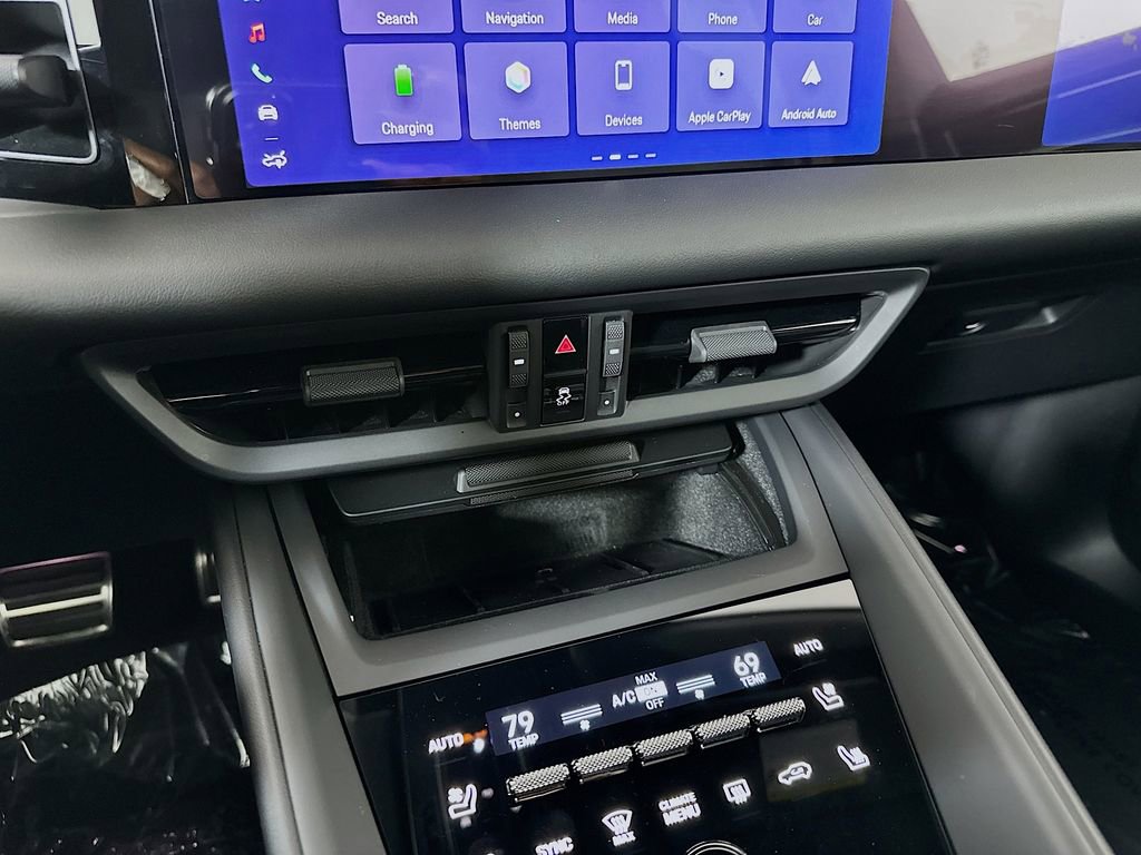 Used 2025 Porsche Macan 4S Electric image 18