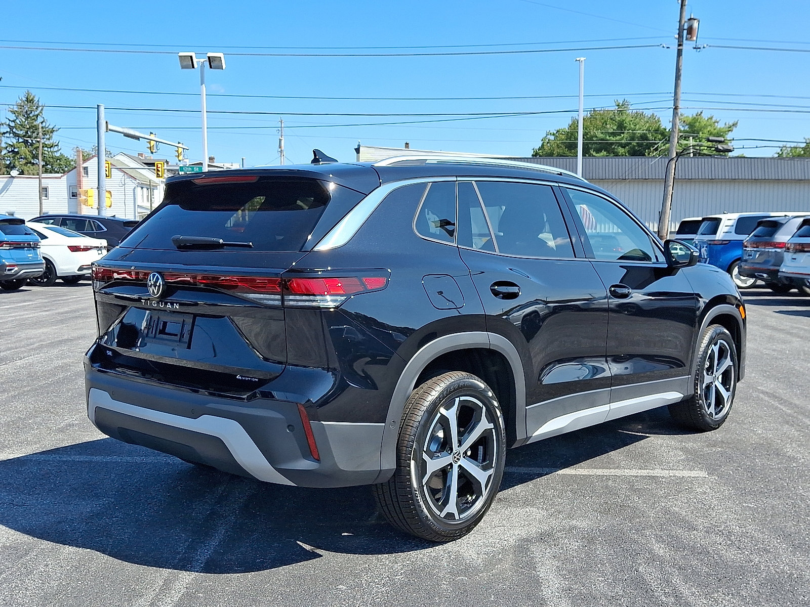 New 2025 Volkswagen Tiguan SE image 5