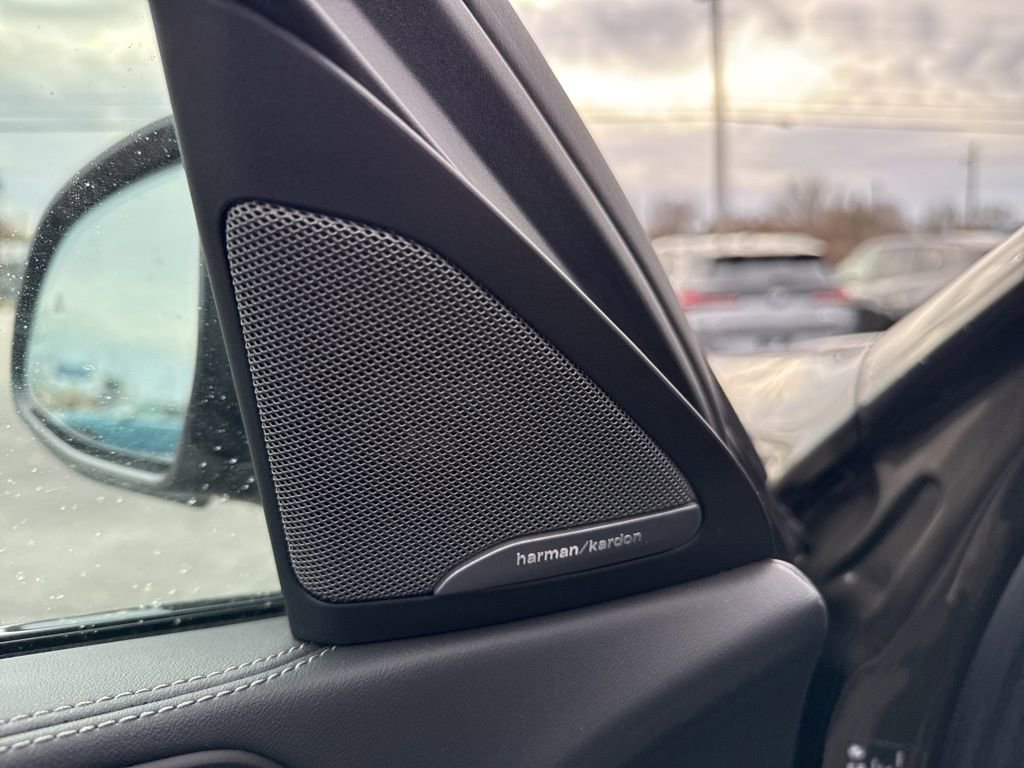 Used 2024 BMW X6 xDrive40i w/ Premium Package image 9