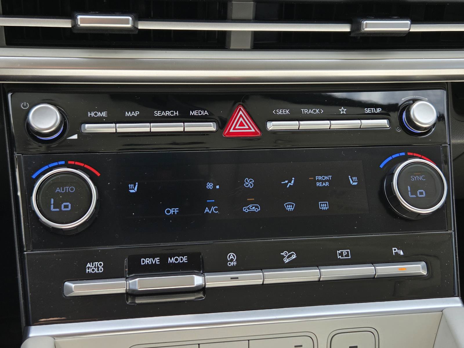 Certified 2024 Hyundai Santa Fe SEL FWD image 23