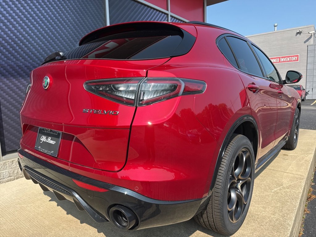 New 2025 Alfa Romeo Stelvio Sprint image 3
