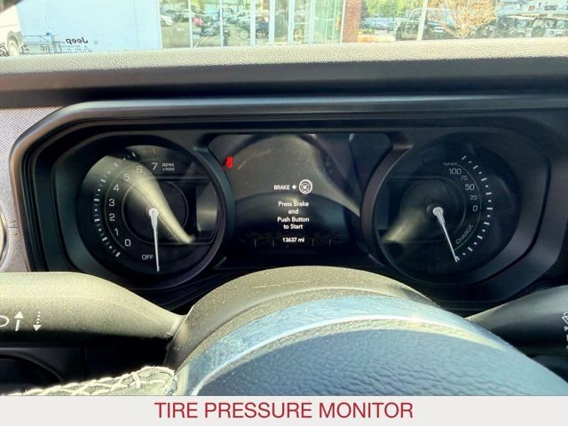 Used 2025 Jeep Wrangler Unlimited Sahara w/ Safety Group AWD/4WD image 21