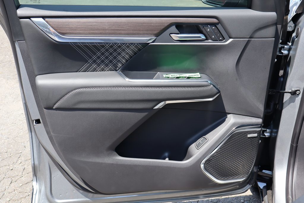 New 2025 GMC Acadia Denali w/ LPO, Floor Liner Package image 9