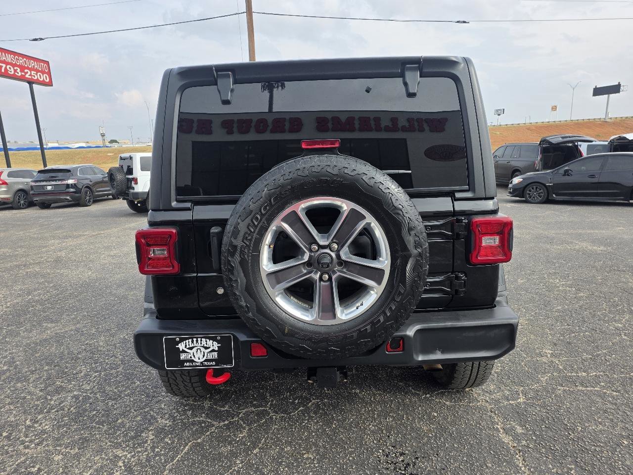 Used 2018 Jeep Wrangler Unlimited Sahara AWD/4WD image 6