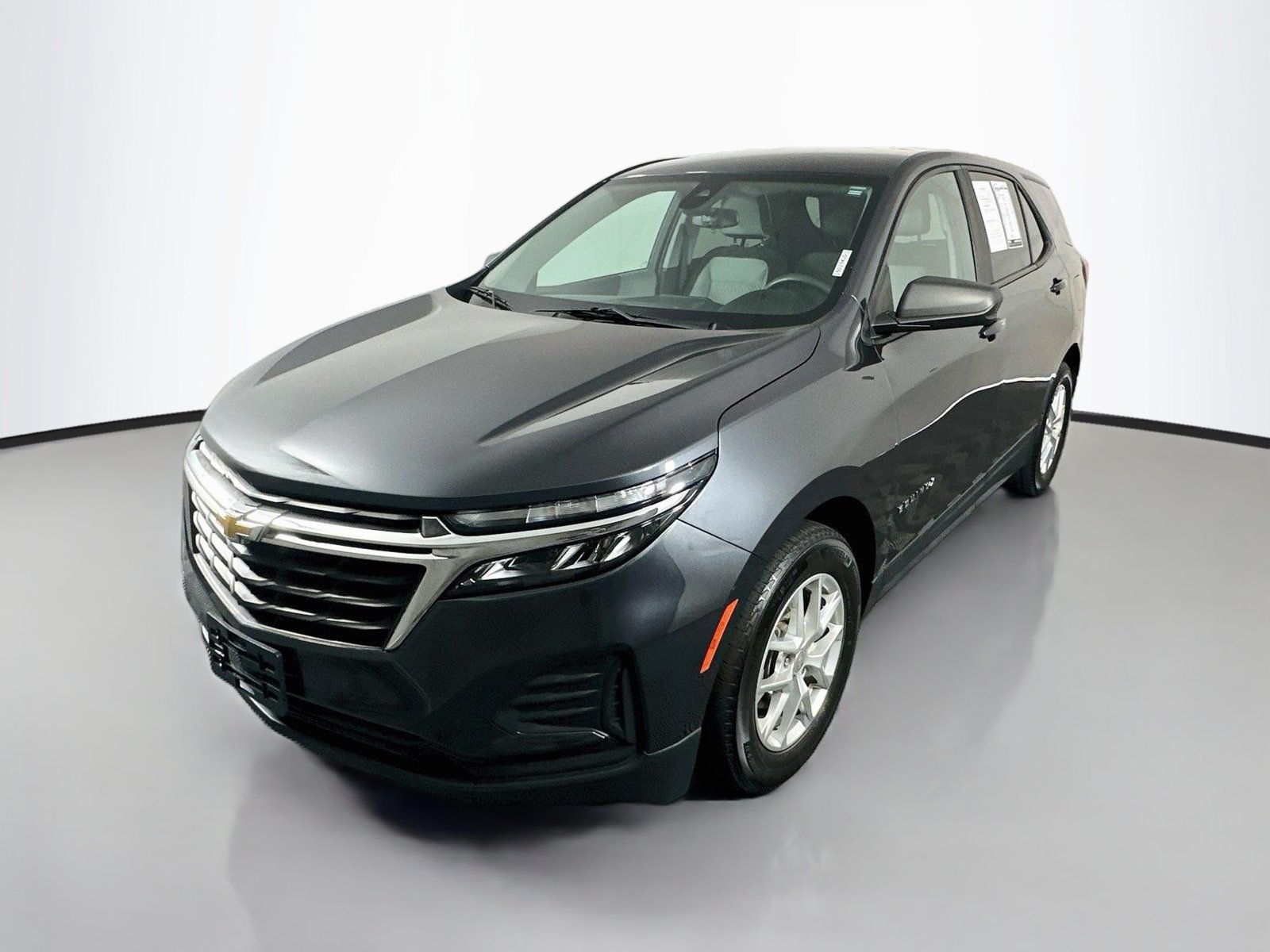 Used 2022 Chevrolet Equinox LS w/ LS Convenience Package FWD image 3