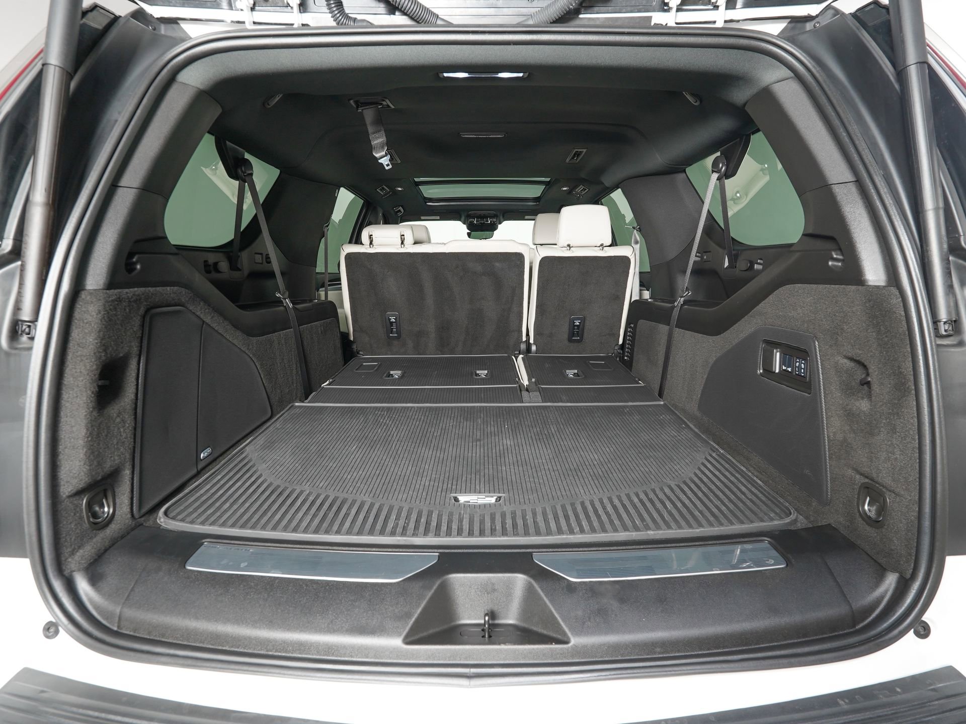Used 2025 Cadillac Escalade ESV Sport w/ LPO, ONYX Package AWD/4WD image 12