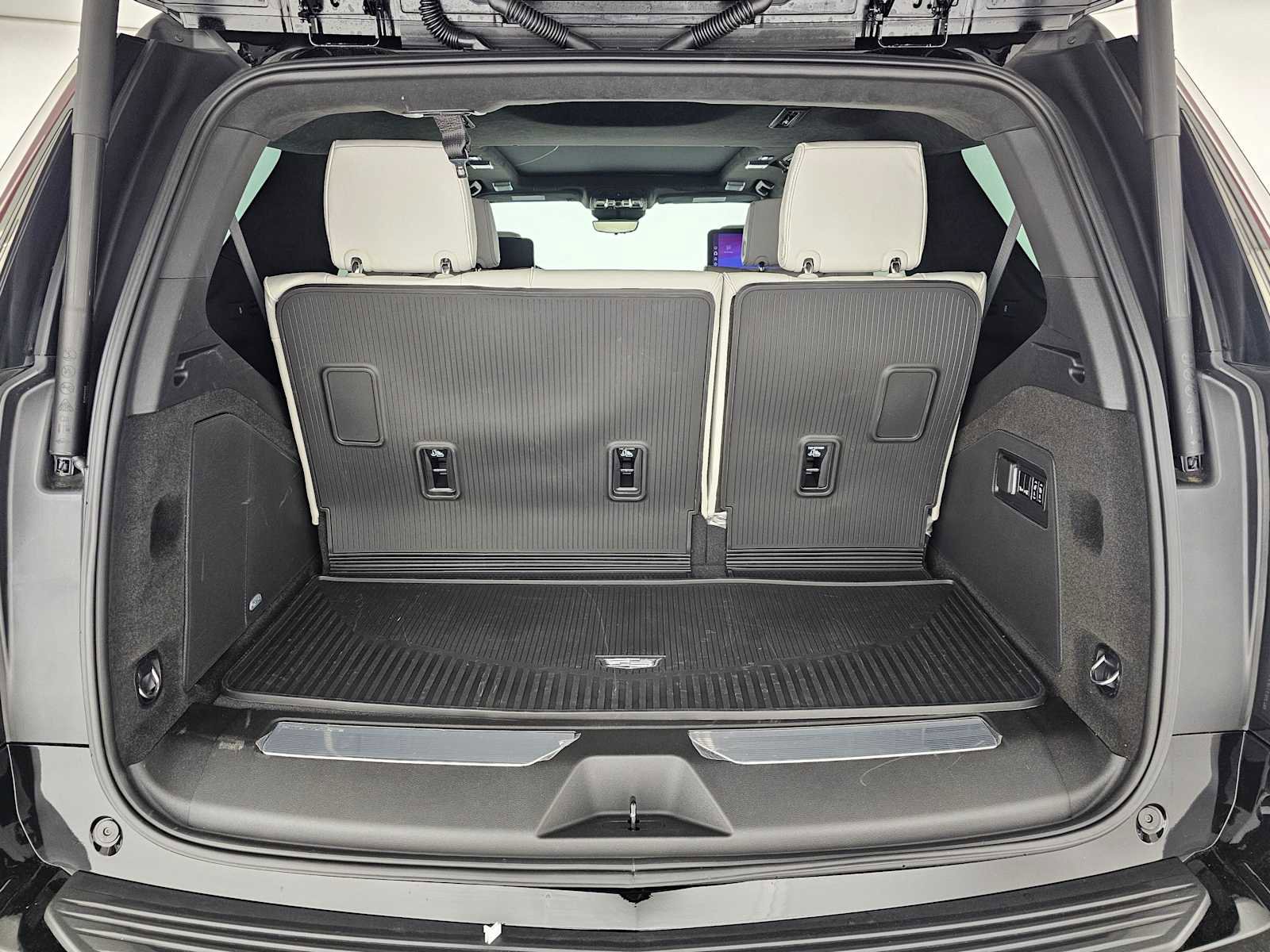 New 2026 Cadillac Escalade Platinum Luxury w/ LPO, Radiant Package AWD/4WD image 16