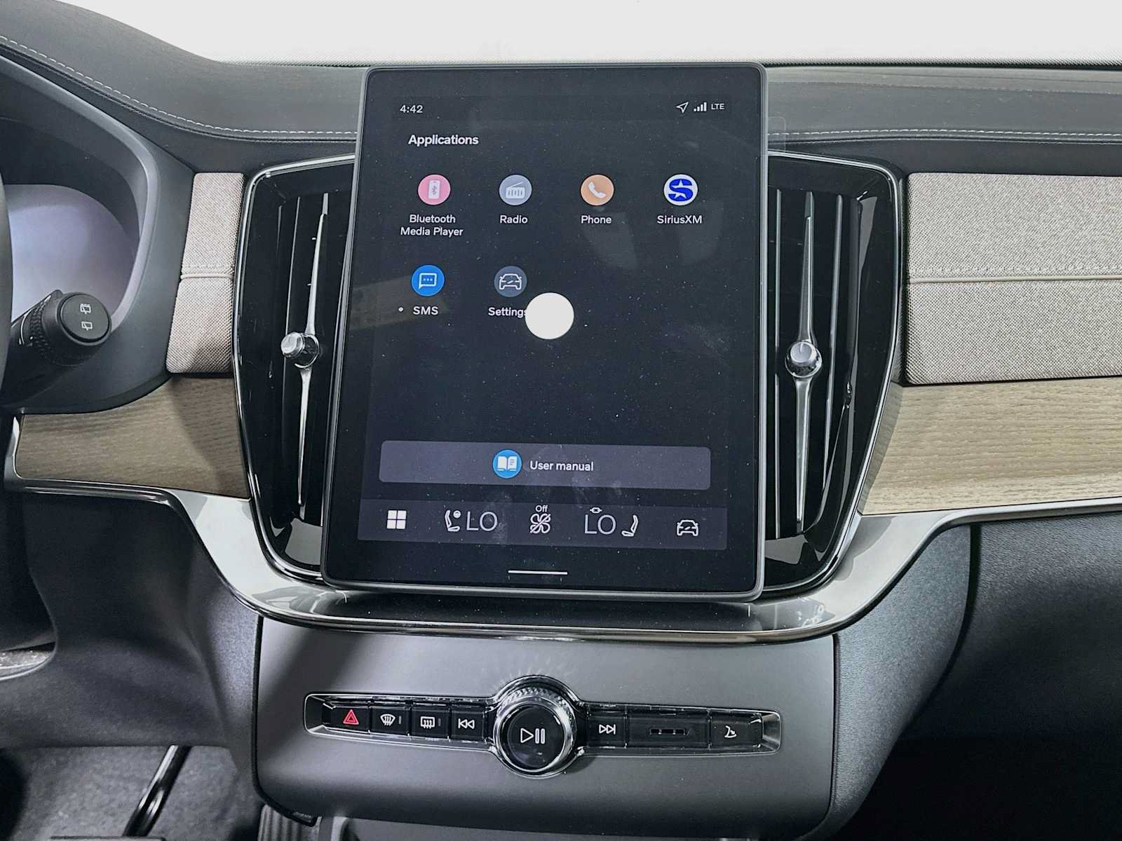 New 2026 Volvo XC90 B5 Core AWD/4WD image 13