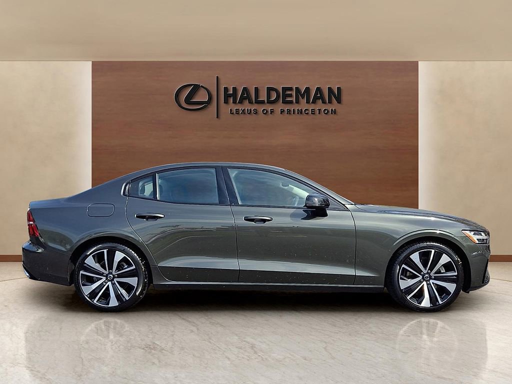 Used 2022 Volvo S60 B5 Momentum w/ Climate Package image 7