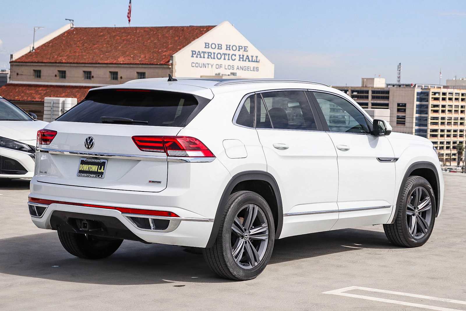 Used 2022 Volkswagen Atlas Cross Sport SEL R-Line image 4